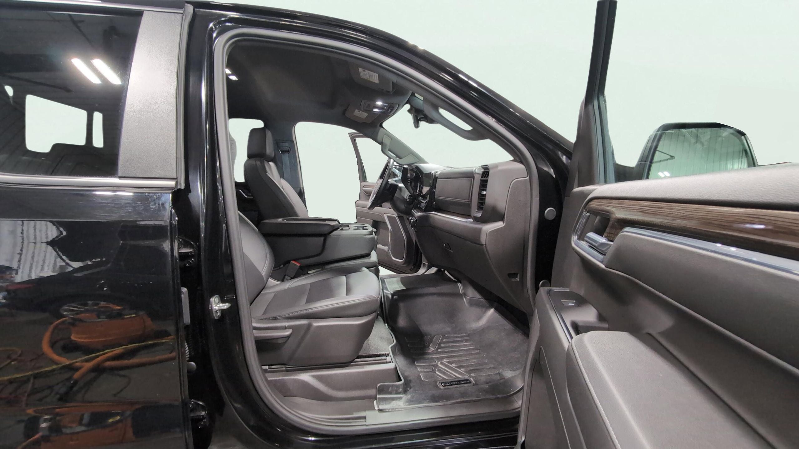 2024 Chevrolet Silverado 1500 LT LT1