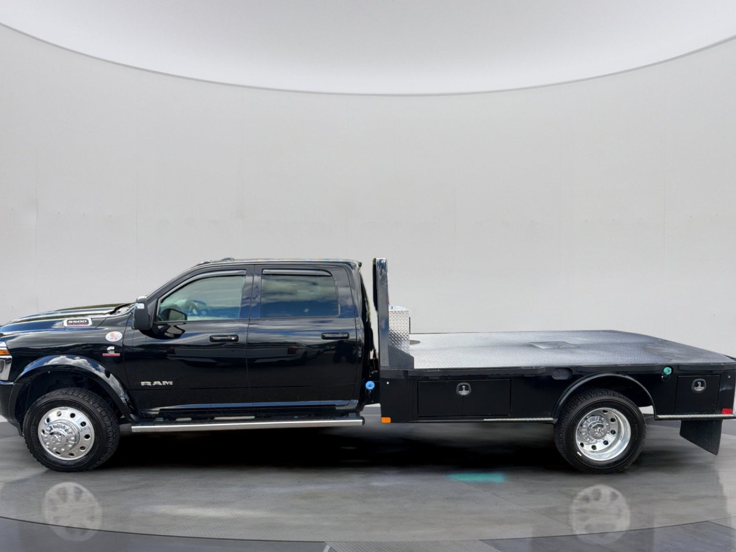 2026 RAM 5500HD Tradesman Flat Bed