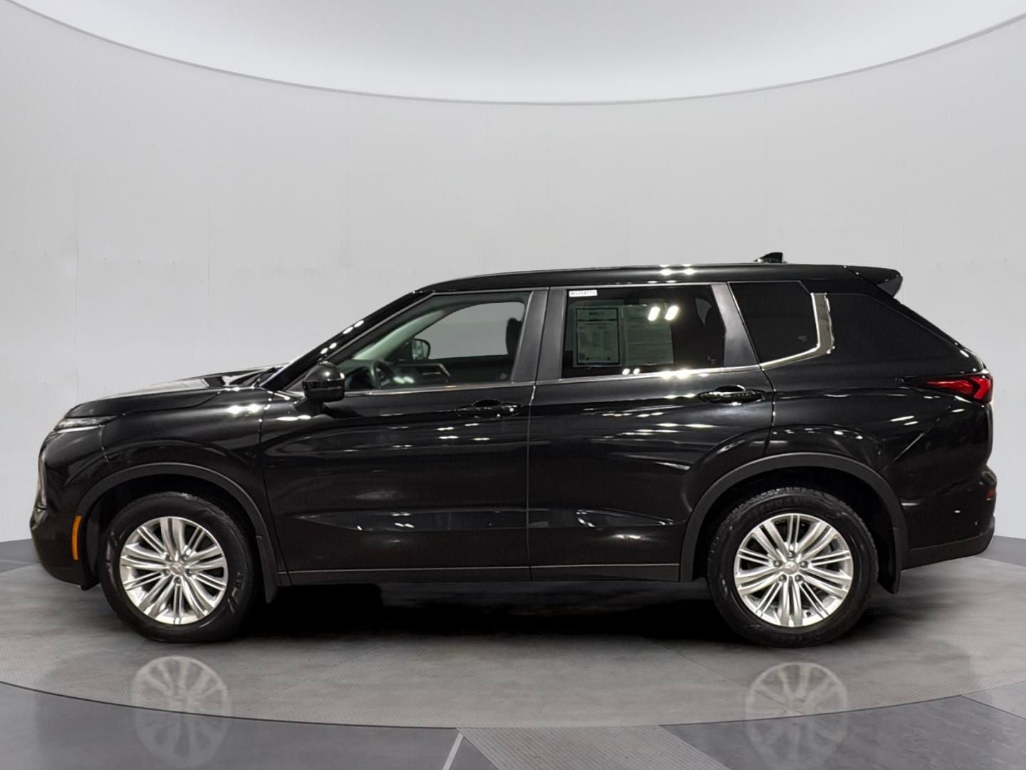 2022 Mitsubishi Outlander ES