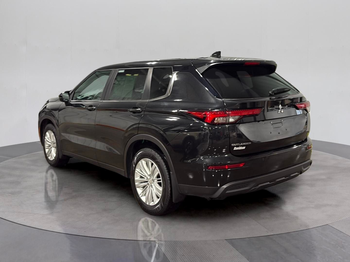 2022 Mitsubishi Outlander ES