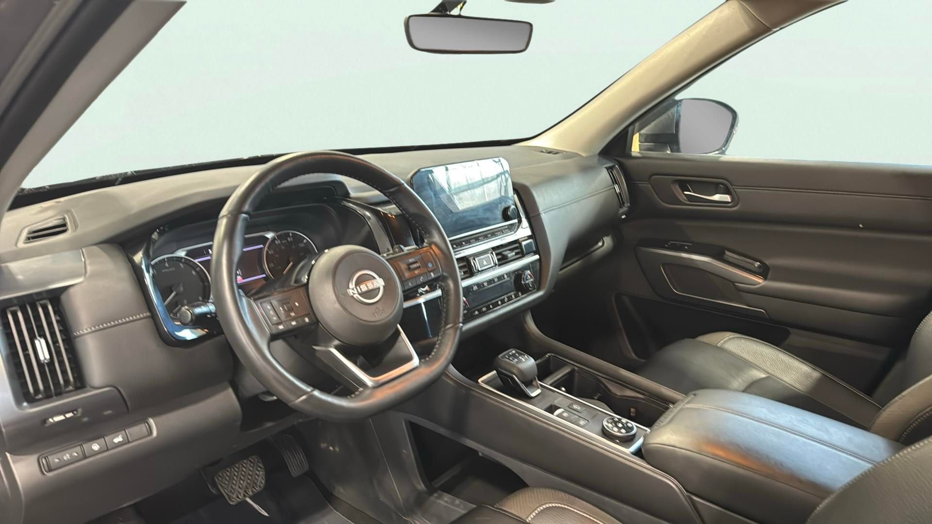 2024 Nissan Pathfinder SL