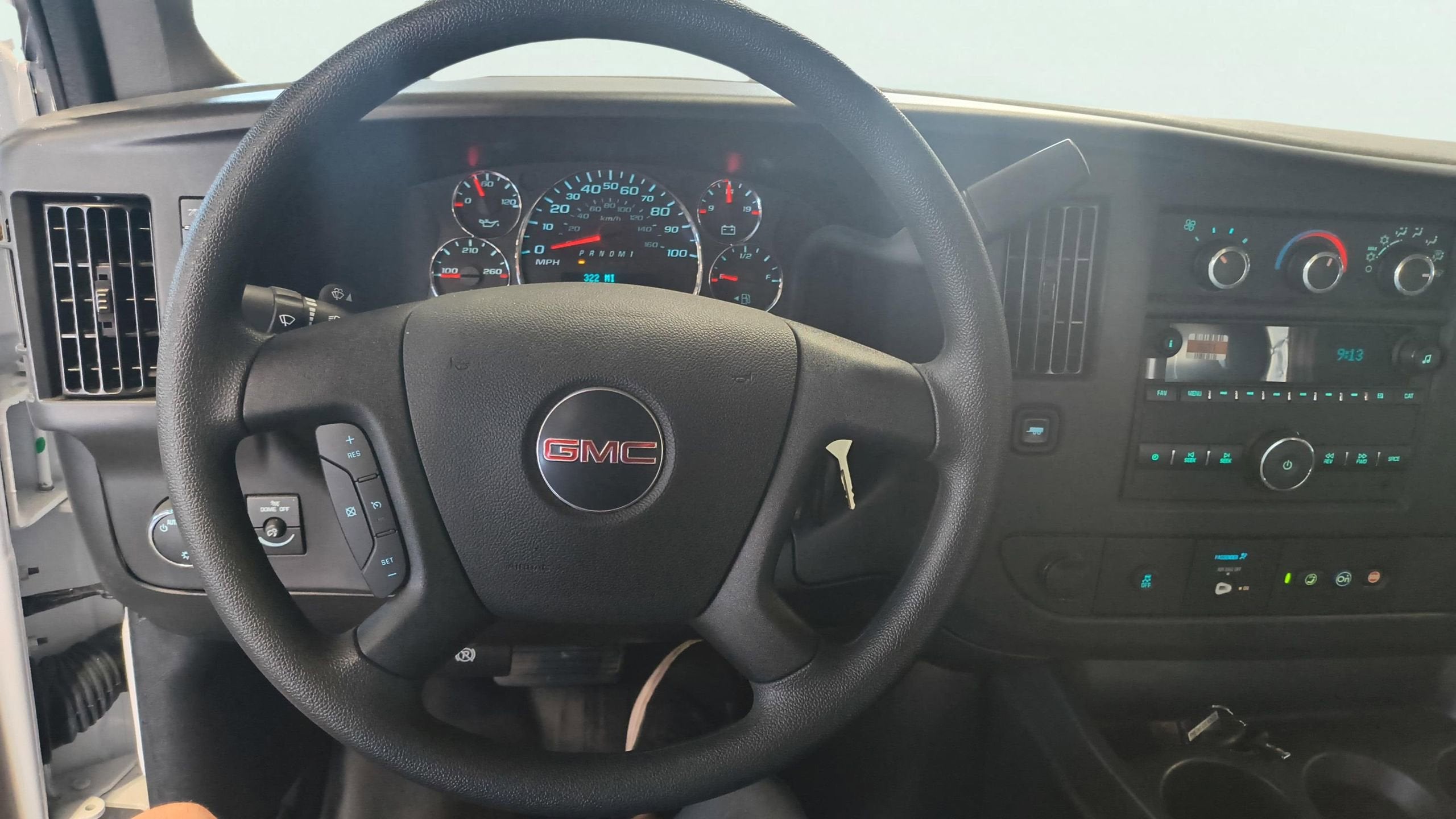 2025 GMC Savana Cutaway 3500 1WT